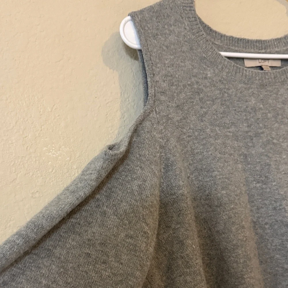 LOFT Gray Women's Cold Shoulder Sweater (Fair condition) - Picture 4 of 8